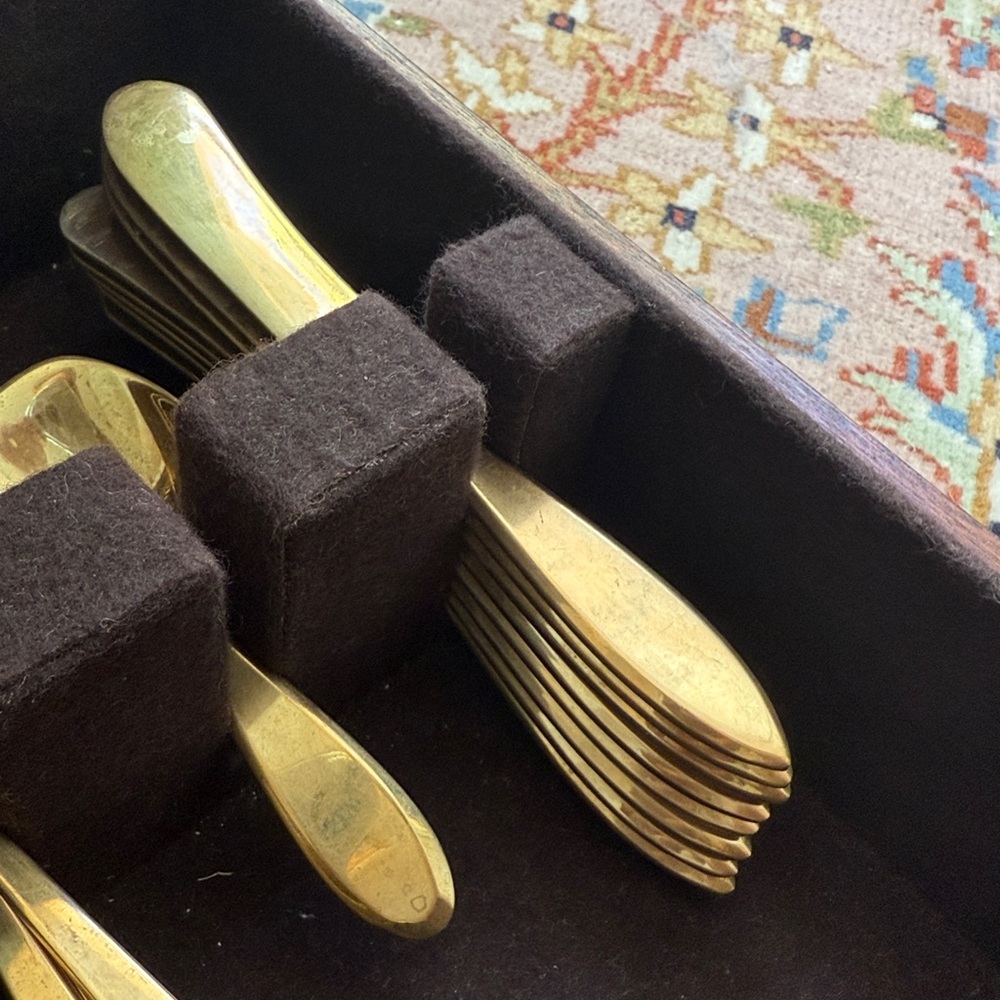 Gold Flatware Set in Wood Storage Case - Unbranded - Picture 5 of 5